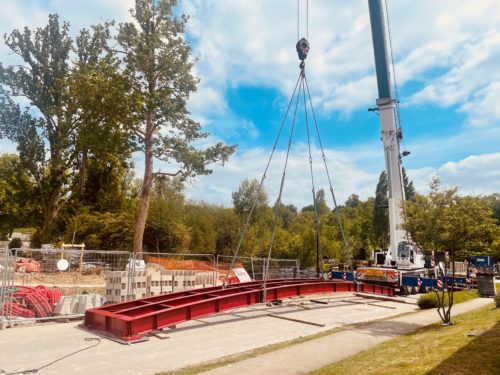 POSE DE LA PASSERELLE AU PARC DU CHÂTEAU